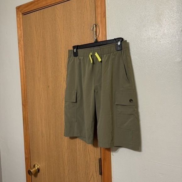 Eddie Bauer Boy's XL Solid Green w/Drawstrings Pull-On Cargo Tech Shorts - EUC - Picture 1 of 4